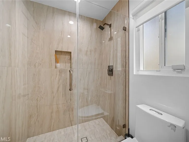 20454 Elkwood St — Photo 32