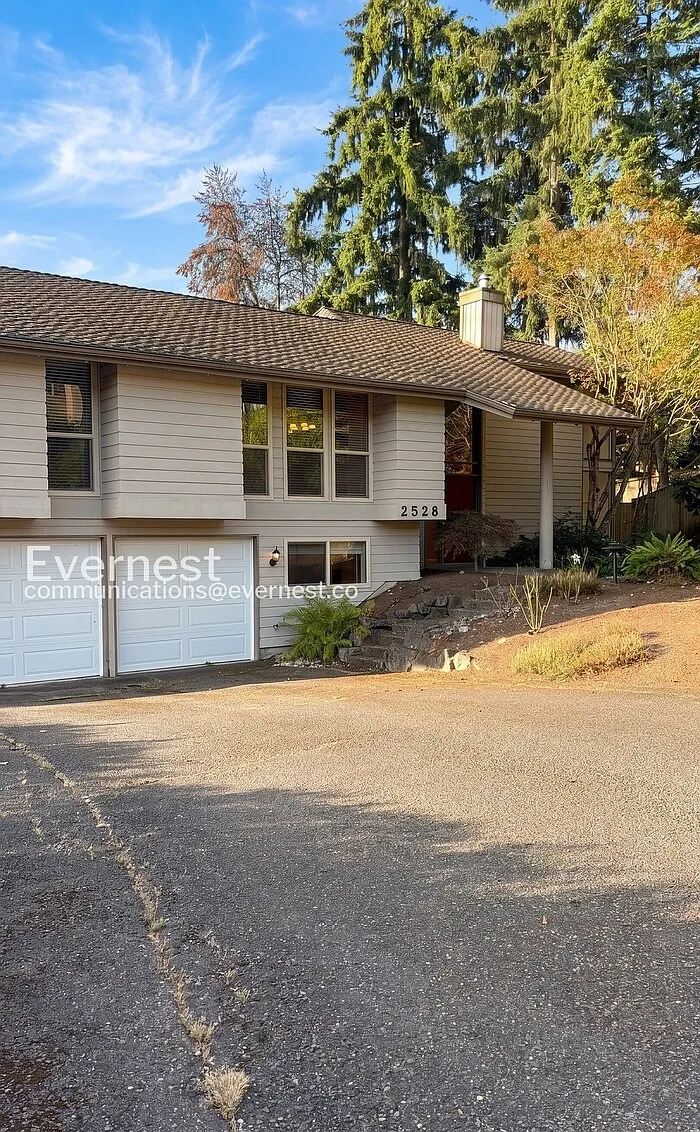4 bed, 2.5 bath, 2080 sqft, $4,550 — Photo 3