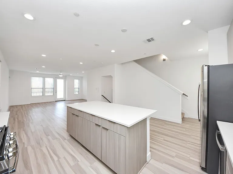 18716 Centro Main St #B — Photo 8