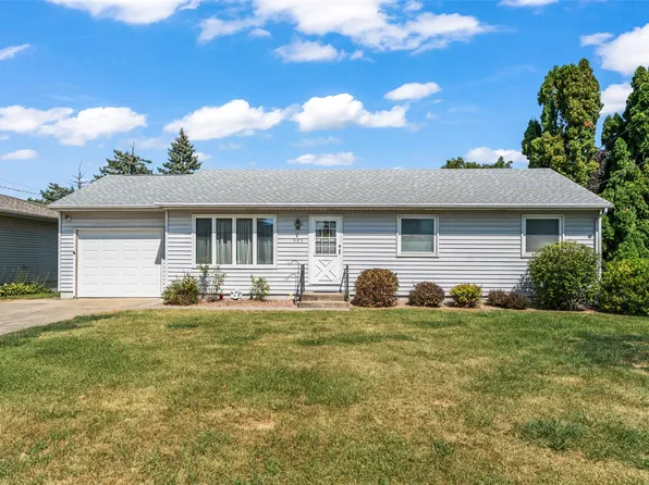 505 Edgeland Dr, Marshalltown, IA 50158