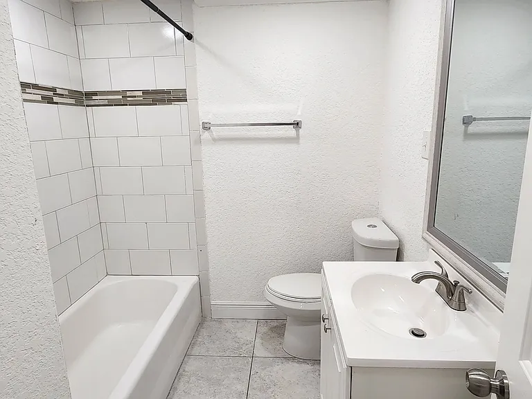 1375 Powers Ave — Photo 16