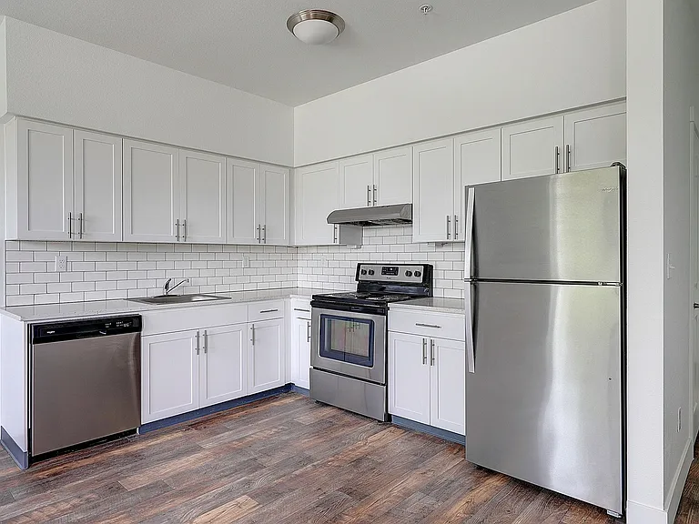 5511 NE 17th Ave — Photo 3
