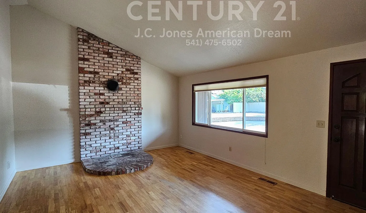 3 Bed 2 Bath Home w/Attached Garage — Photo 3