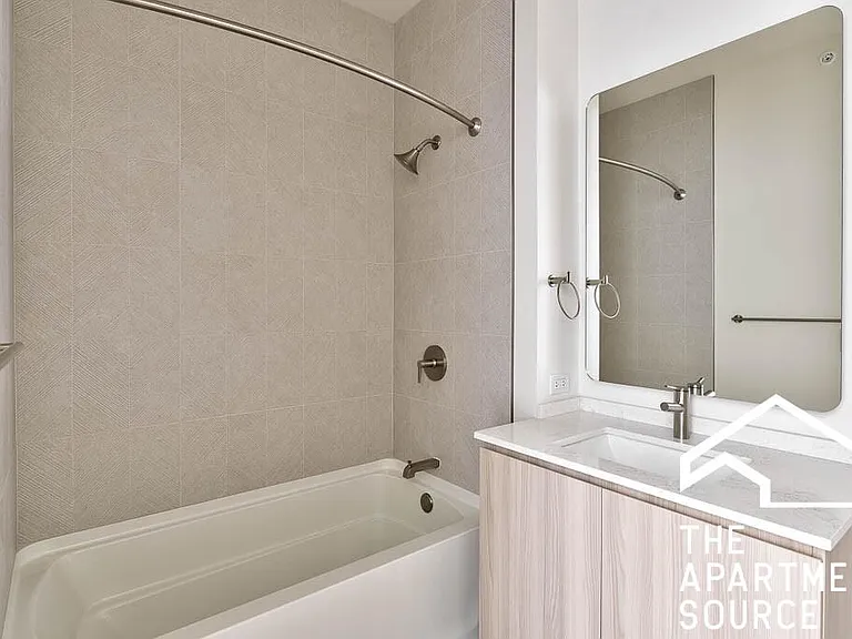 513 S Damen Ave — Photo 18