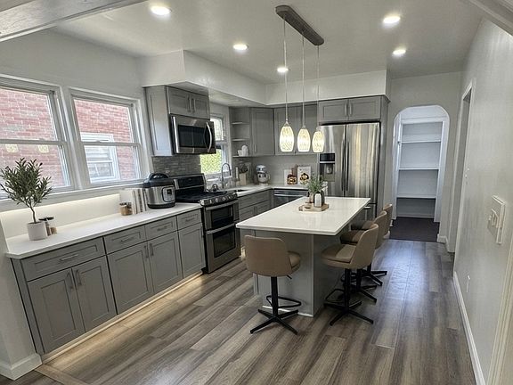 5th image of 844 Seymour Ave Floor 1