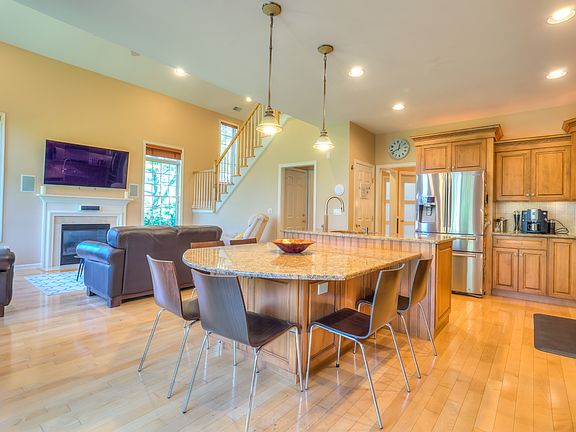5th image of 19 Whalen Ct