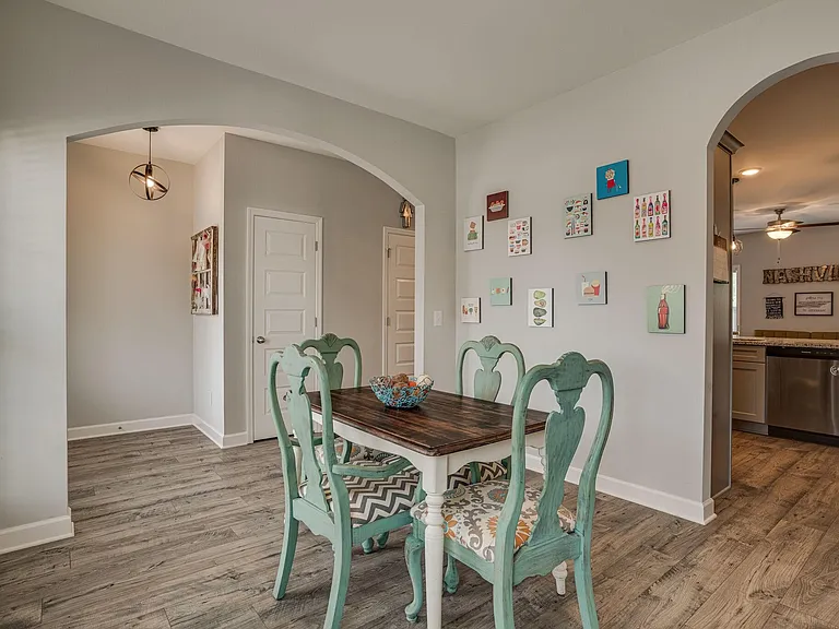 248 Mansfield Dr — Photo 3