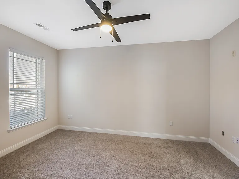 Ashbury Square Apartments — Photo 91