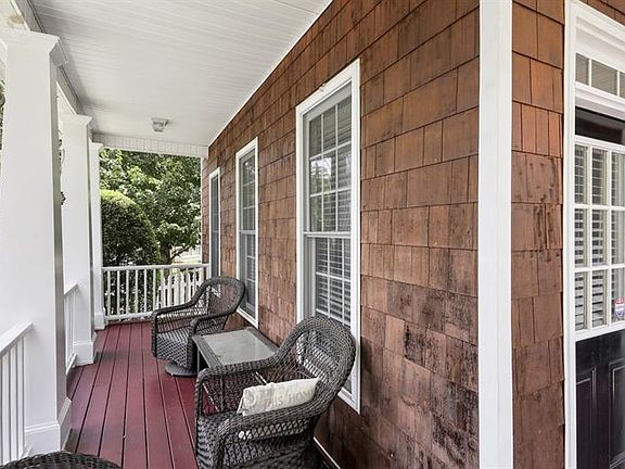 3rd image of 731 Gardenside Cir SE