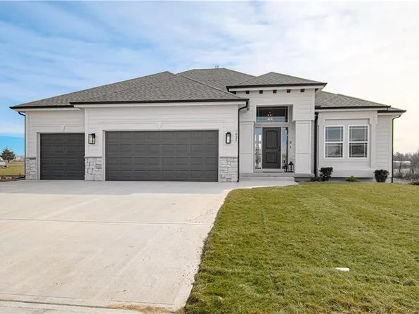 1027 Fir Ln, Liberty, MO 64068