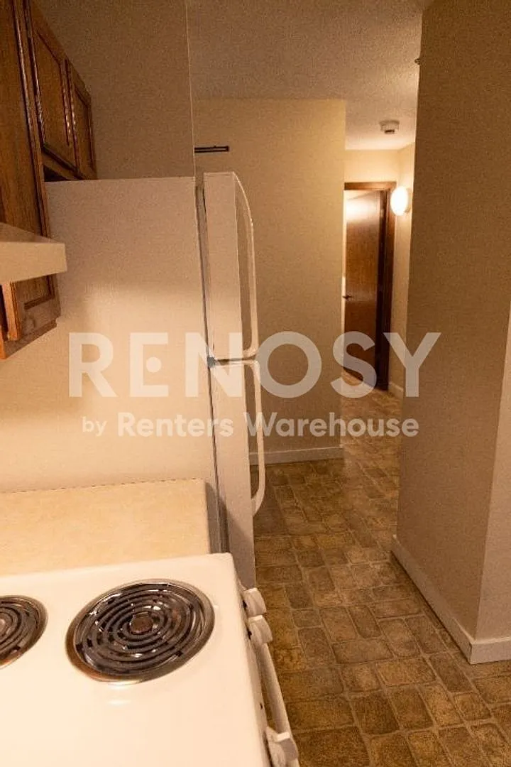 Available Now Spacious 1 bedroom 1 bath lower level Condo in Richfield -- 55+ — Photo 3