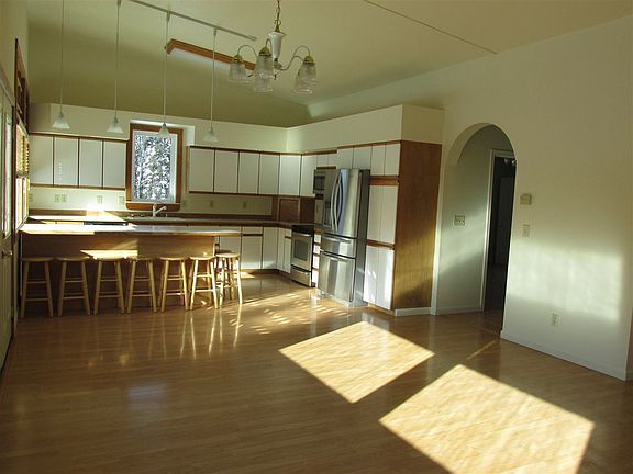 2nd image of 3741 Christie Dr