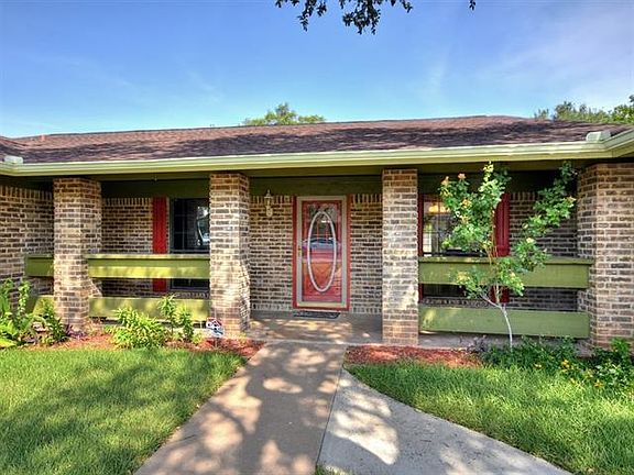 4th image of 1602 Bluff Dr