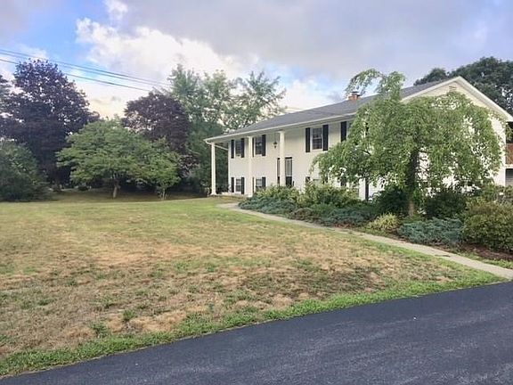 3rd image of 72 Winsor Ave