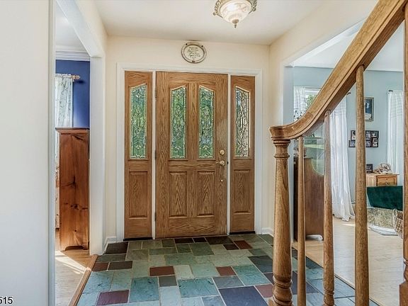 5th image of 69 Lincoln Laurel Rd