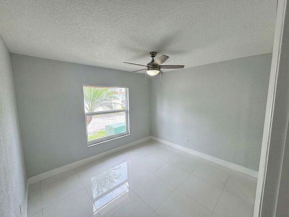 4th image of 221 NW 85th Pl