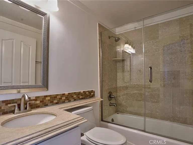 930 N Doheny Dr #303 — Photo 18