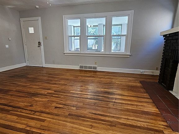 3rd image of 2700 Hood Ave