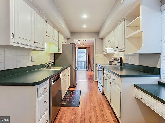 4th image of 540 Foxwood Ln