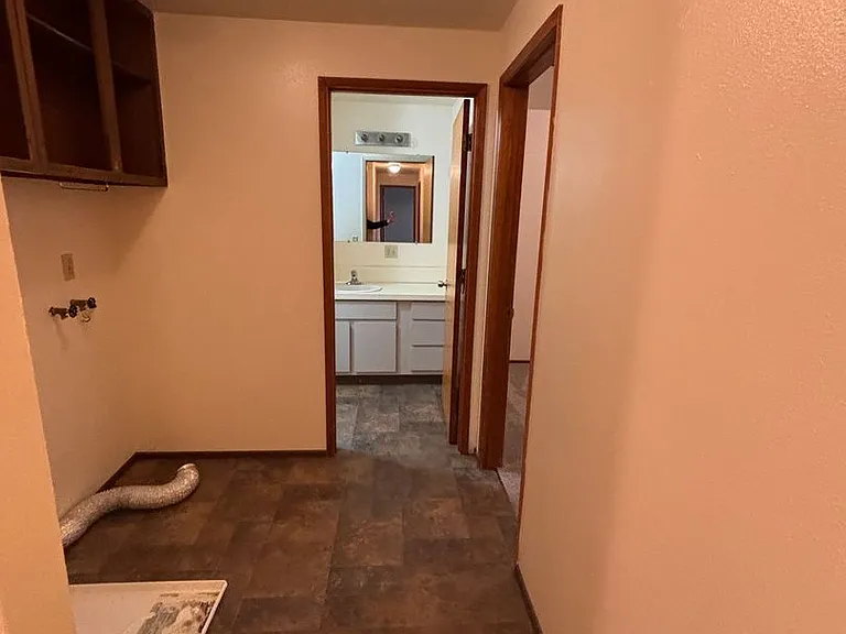 595 NW Oak Ave — Photo 13
