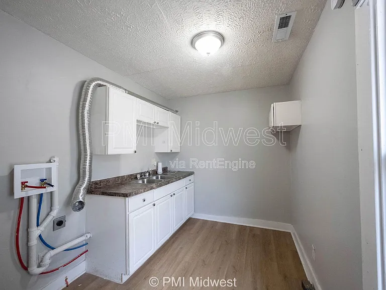 2209 E New York St #B — Photo 3