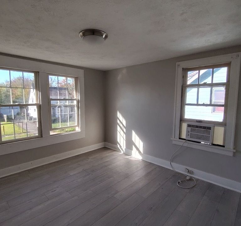 1st image of 1627 Woodbine Ave SE