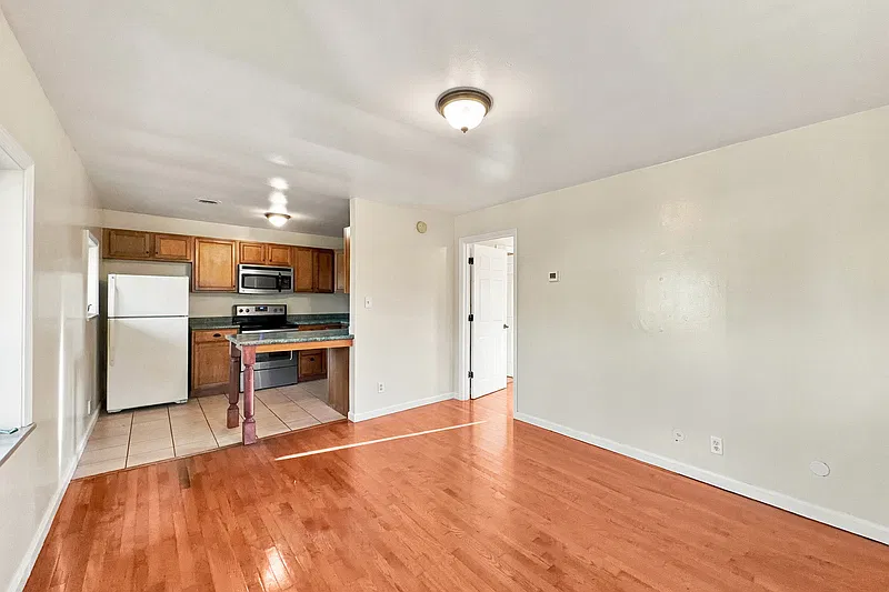 1 bed, 1.0 bath, 550 sqft, $895 — Photo 3