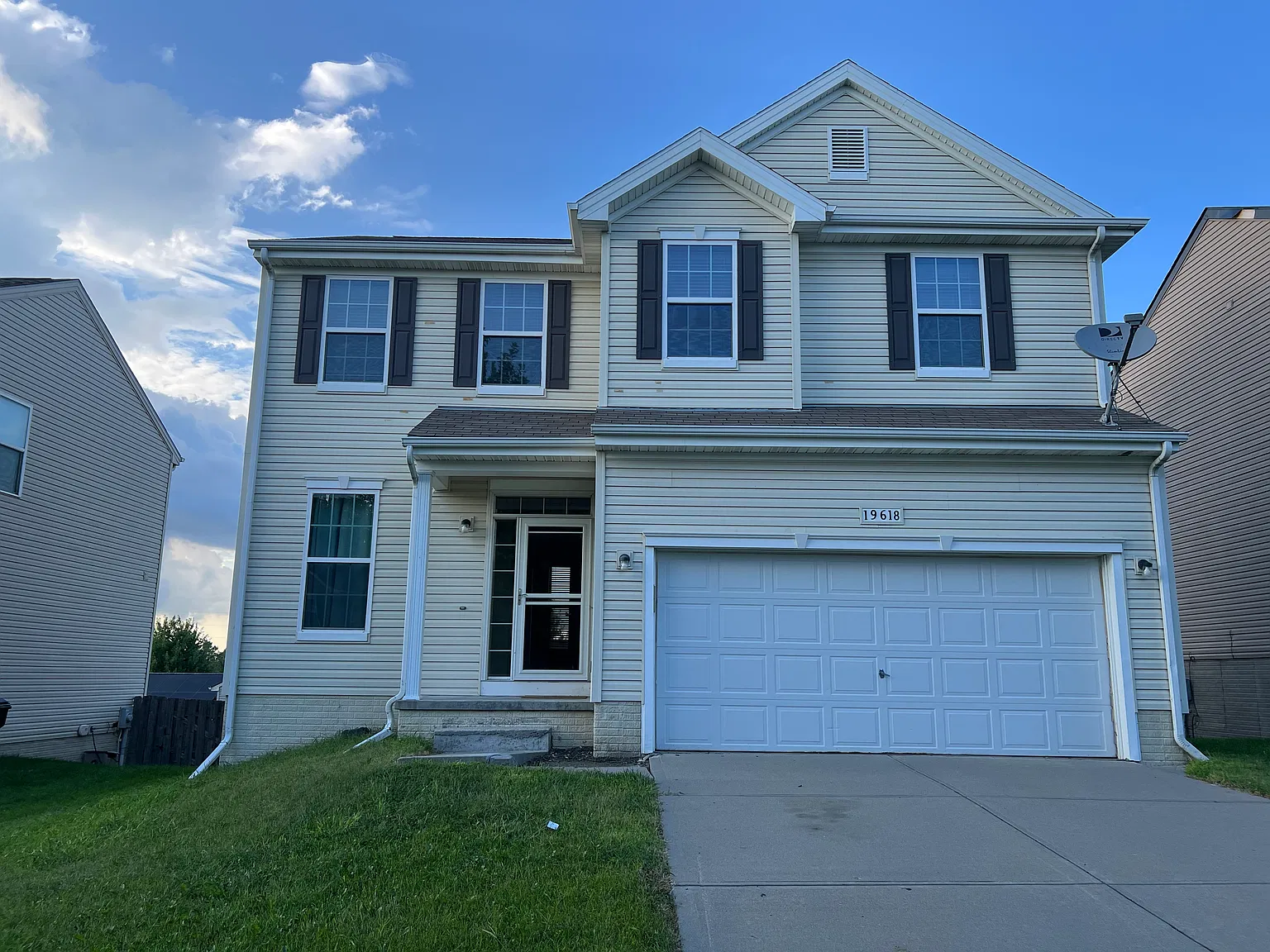 3 bed, 2.5 bath, 1637 sqft, $2,400 — Photo 1