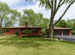 8 Oakwood Rd, Indian Creek, IL 60061