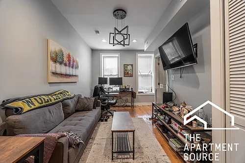 1624 W Beach Ave Photo 1
