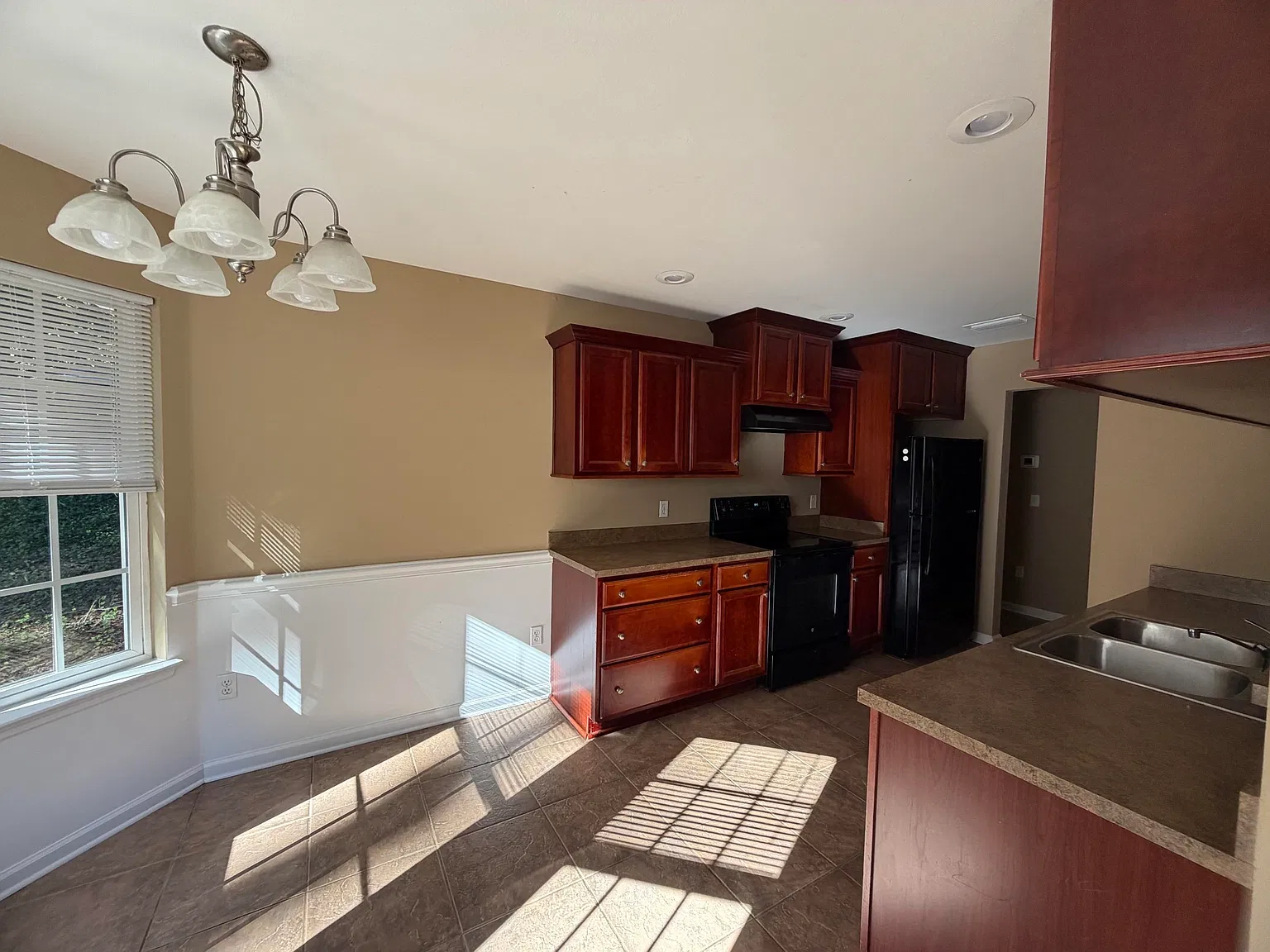 3 bed, 1672 sqft, $1,700 — Photo 4