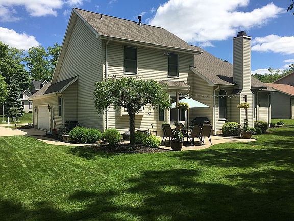 3rd image of 1051 Ashwood Ln
