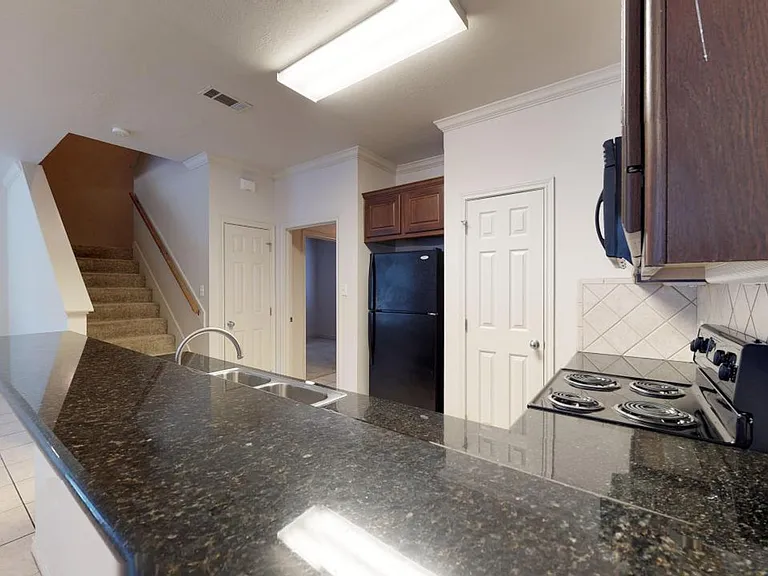 146 Forest Dr — Photo 6