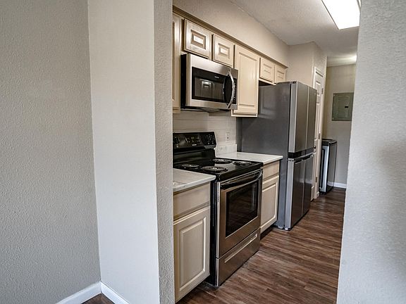 3rd image of 7252 Mansions Dr
