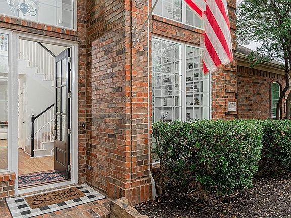 5th image of 10801 Briar Brook Ln
