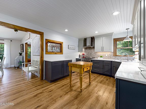 3rd image of 8851 Gammon Way