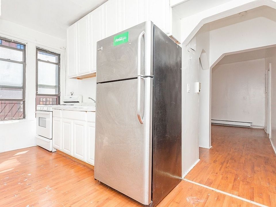 1st image of 575 Saint Johns Pl APT 3F
