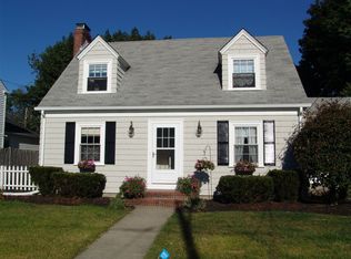 16 Pilgrim Dr, Cranston, RI 02905