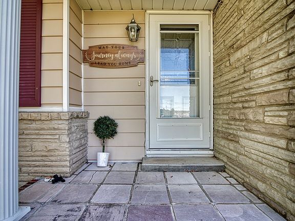3rd image of 135 Flannagan Dr