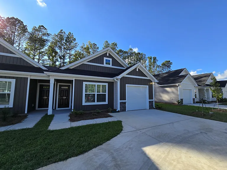 1128 Russell Ave — Photo 3