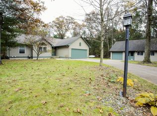 19795 Maple Ln, Howard City, MI 49329