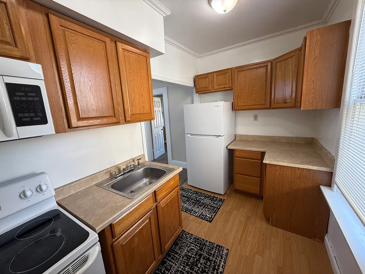 3 bed, 1.5 bath, 1300 sqft, $1,100 — Photo 4