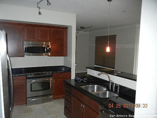 4th image of 7342 Oak Manor Dr