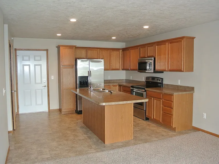 600 31st Ave SW — Photo 3