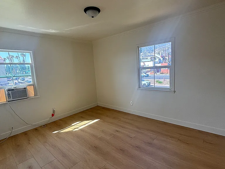1021 1/2 S Glenoaks Blvd #1021-1/2 — Photo 19
