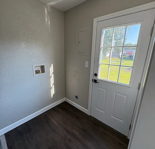 1021 Smith St — Photo 7