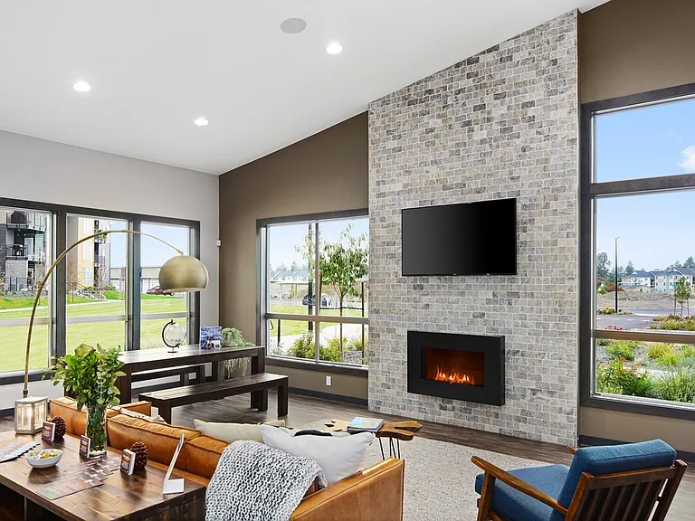 Clubhouse Fireplace & Lounge