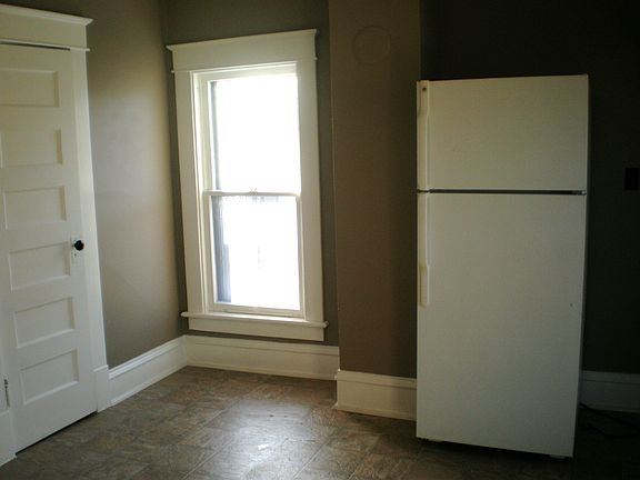 2nd image of 838 Park Ave
