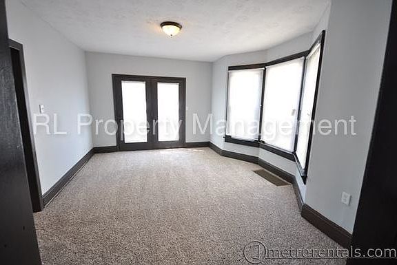 5th image of 693 Reinhard Ave