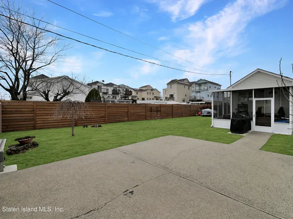 945 Olympia Blvd, Staten Island, NY 10306